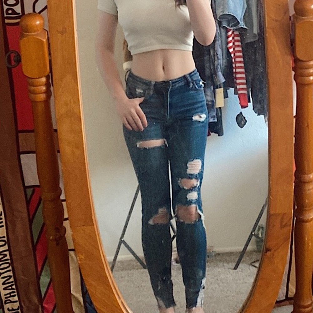 American Eagle • Dark Wash Super High-Rise Distressed Jeggings 💙